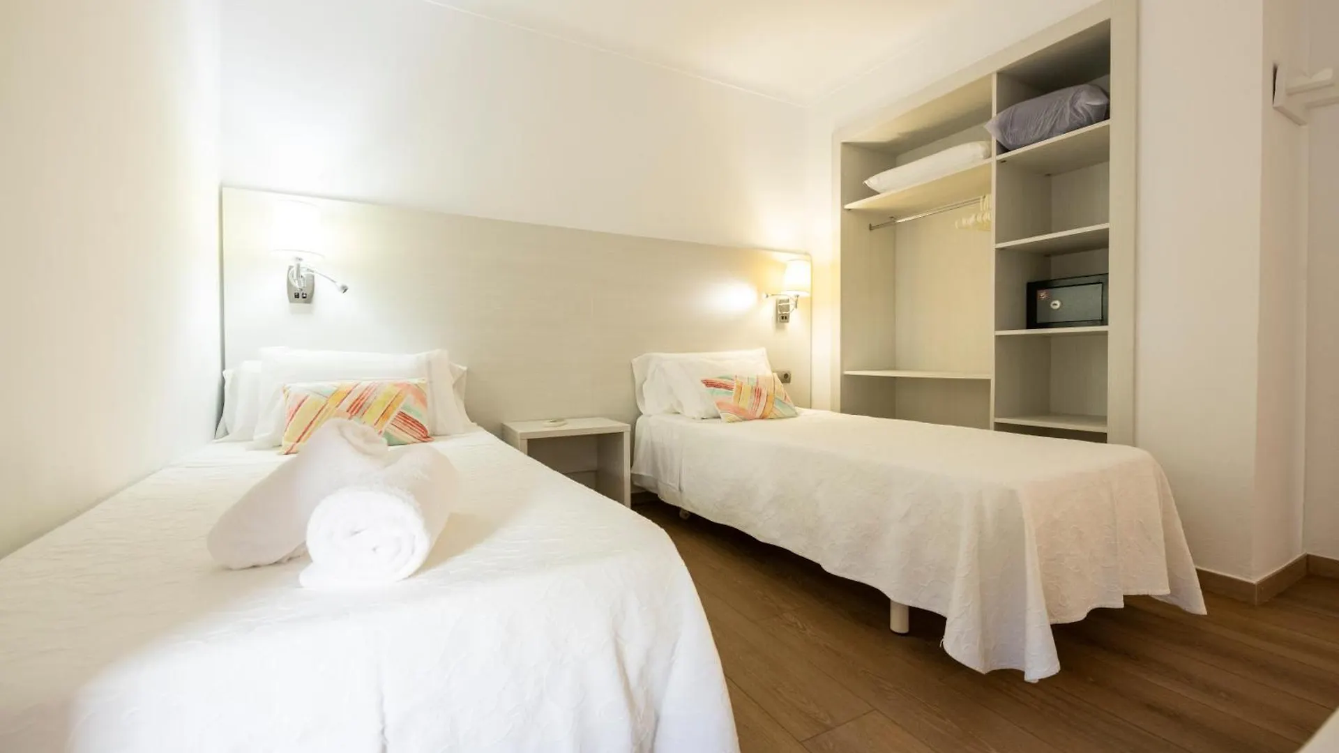 Apartamentos Catalina Es Pujols 0*,